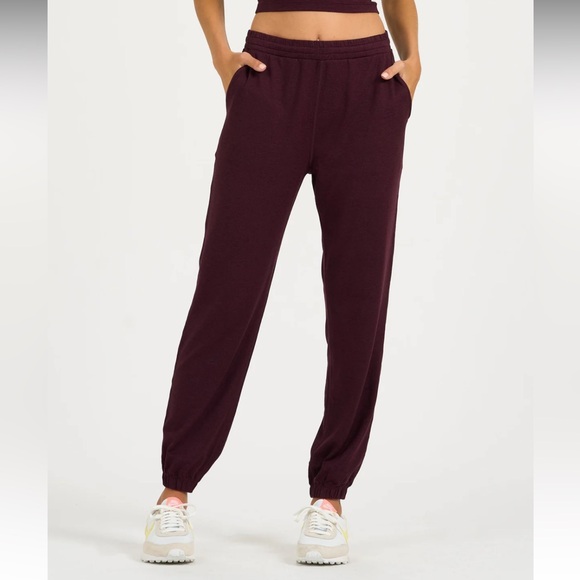 Vuori Boyfriend Sweatpant in Cerise Heather - Picture 1 of 11